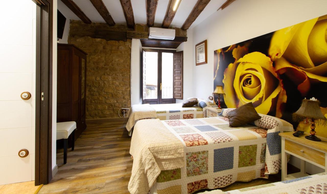 Hostal Rural La Pata De Oca Y Albergue Solo Por Peregrinos Hotel Torres del Rio Kültér fotó