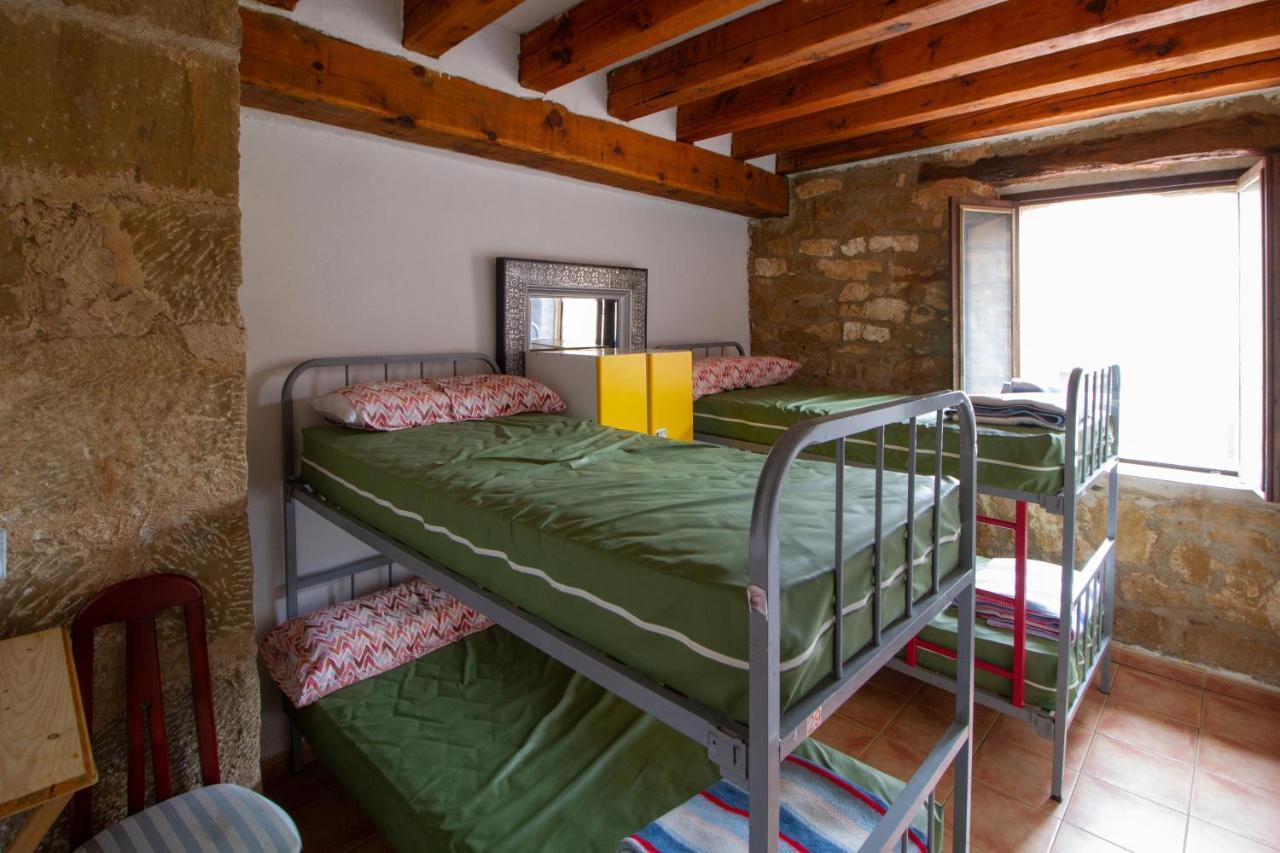 Hostal Rural La Pata De Oca Y Albergue Solo Por Peregrinos Hotel Torres del Rio Kültér fotó